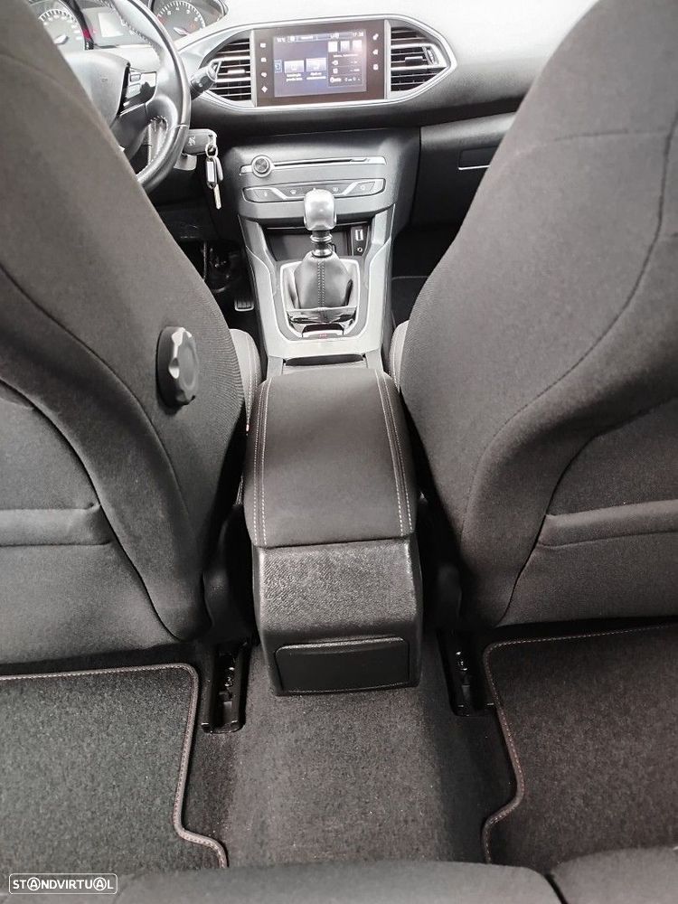 Peugeot 308 SW 1.2 PureTech Allure J17 - 26