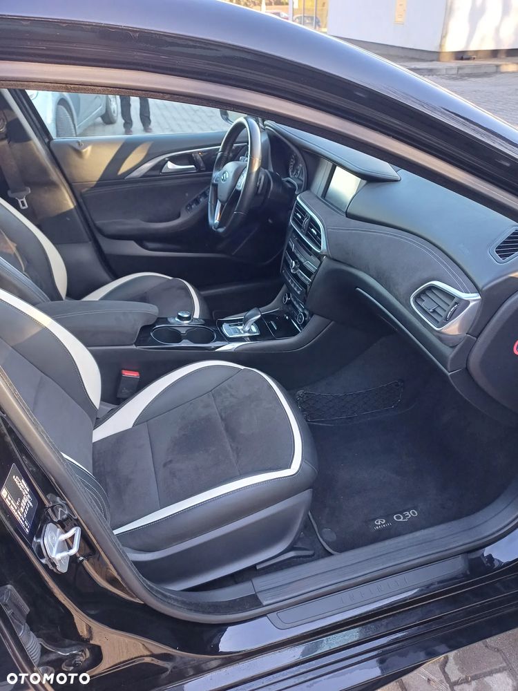 Infiniti Q30 1.6t DCT Premium - 5