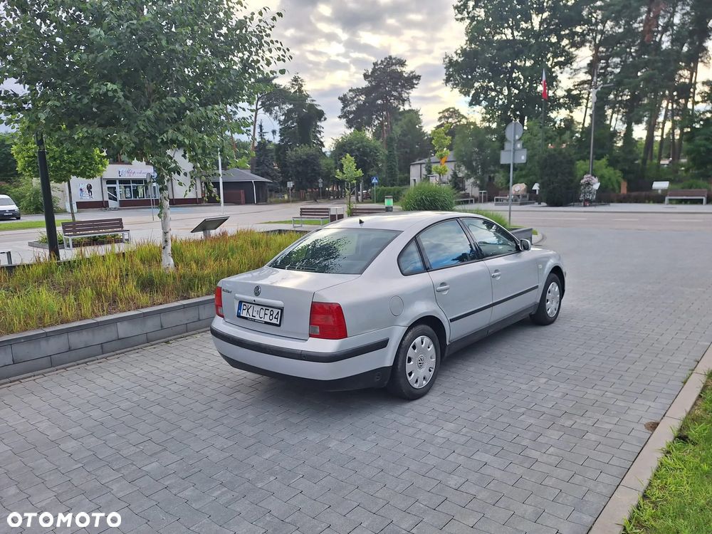 Volkswagen Passat 1.6 Comfortline - 14