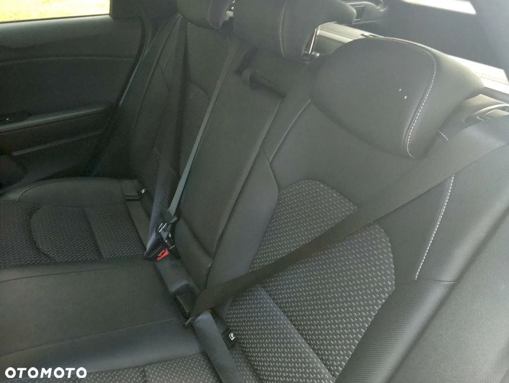 Kia Ceed 1.6 CRDi Eco-Dynamics+ (48V Mild-Hybrid) DCT7 GT Line - 13
