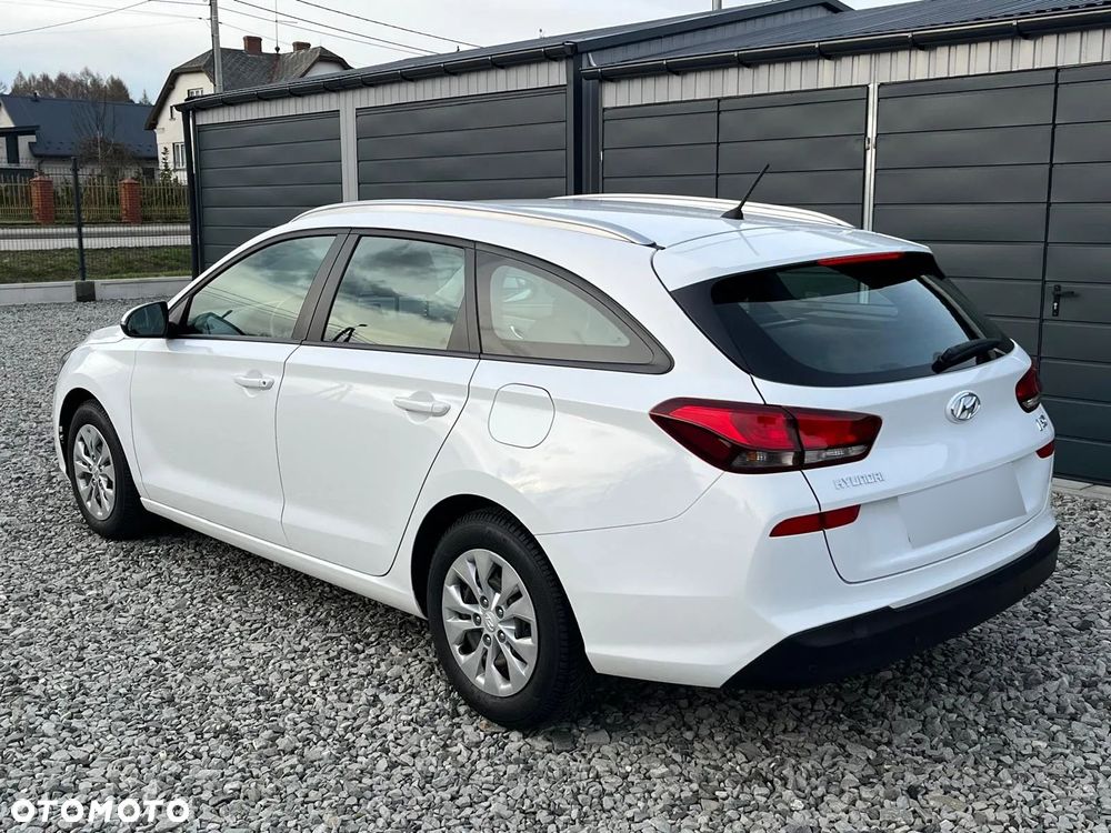 Hyundai i30 1.6 D Classic + - 9