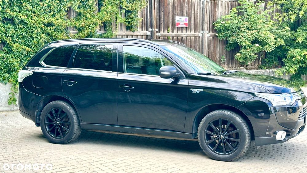 Mitsubishi Outlander 2.0 4WD Top - 4