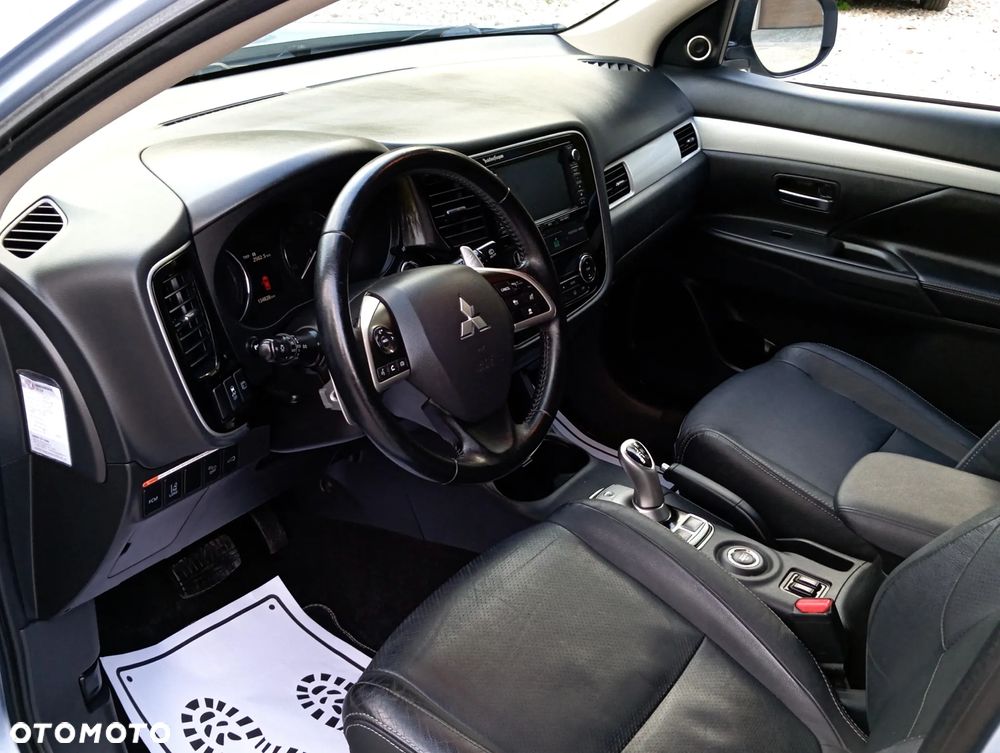 Mitsubishi Outlander 2.0 4WD Plus - 14