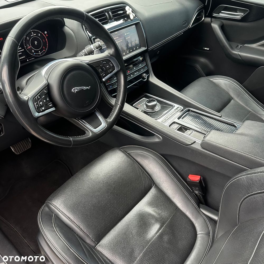 Jaguar F-Pace 2.0 i4D AWD Chequered Flag - 18