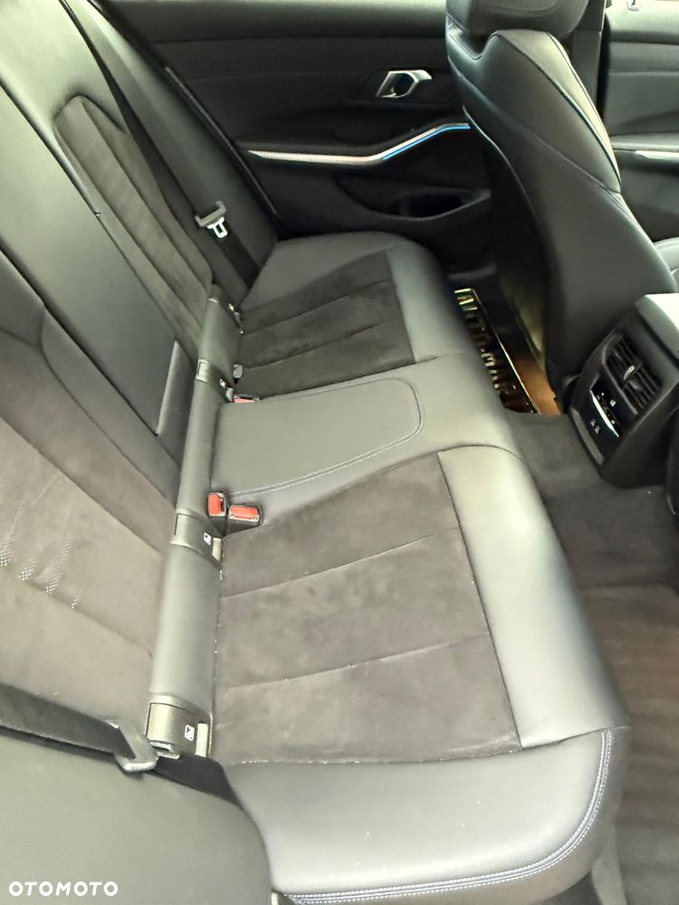 BMW Seria 3 320d xDrive - 21