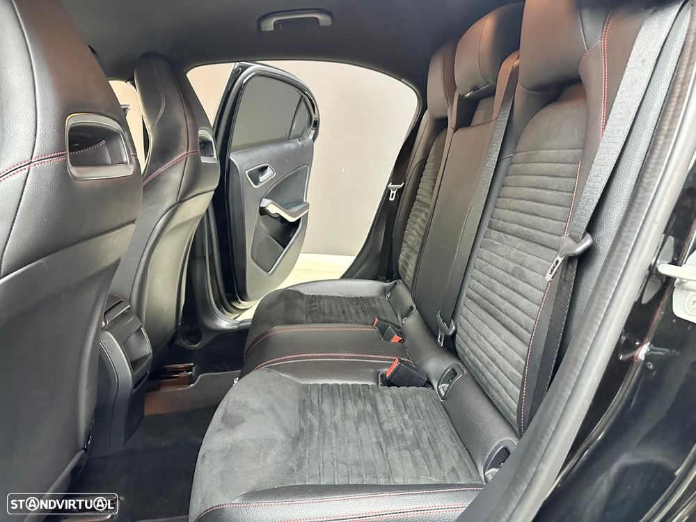 Mercedes-Benz A 180 AMG Line - 15