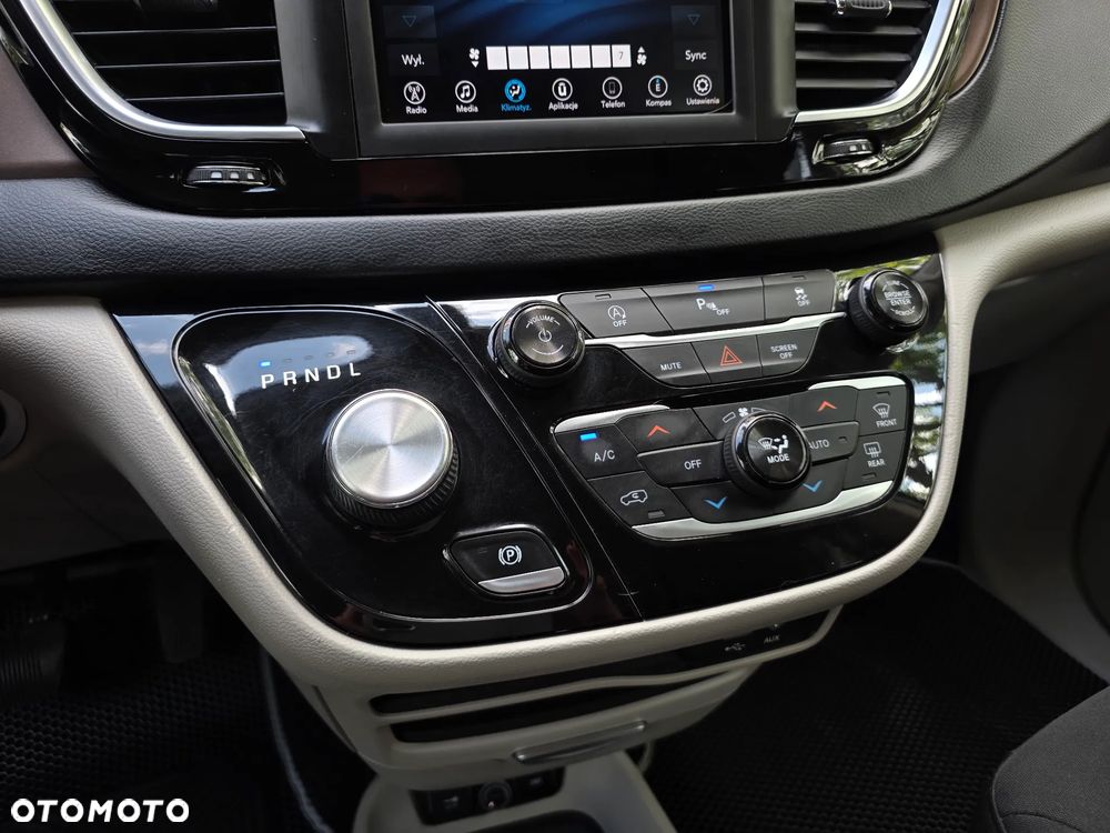 Chrysler Pacifica - 17