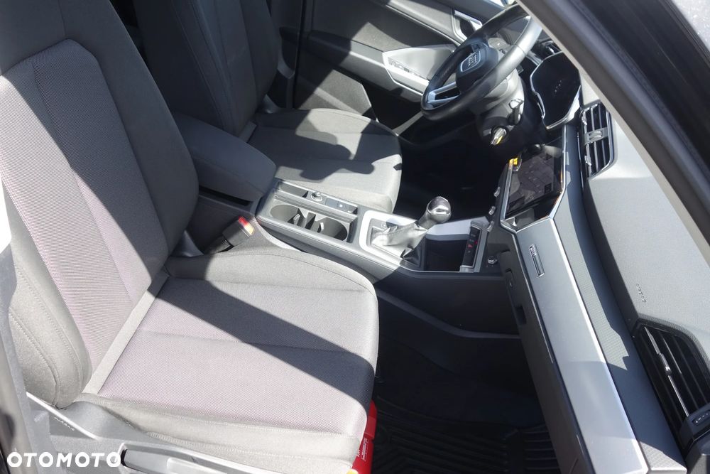 Audi Q3 35 TFSI S tronic - 8
