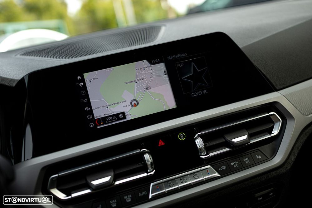 BMW 320 d Aut. Sport Line - 32