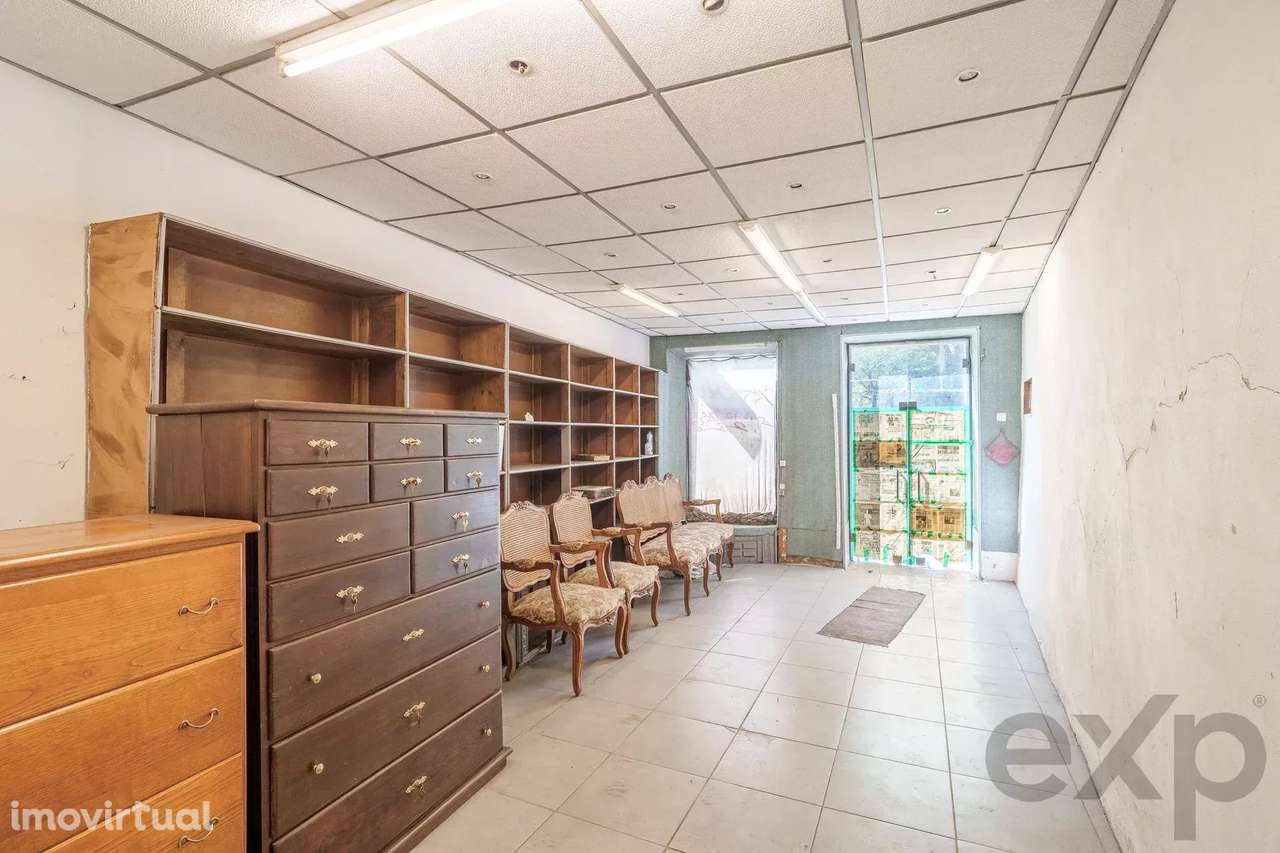 Prédio de 4 Pisos na Avenida Central de Braga - Grande imagem: 2/32