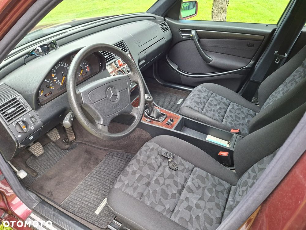 Mercedes-Benz Klasa C 180 Classic - 11