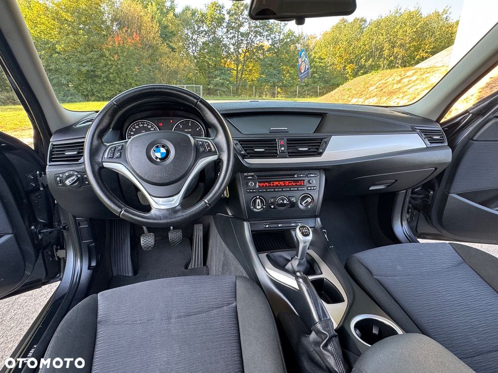 BMW X1 sDrive18d xLine - 32