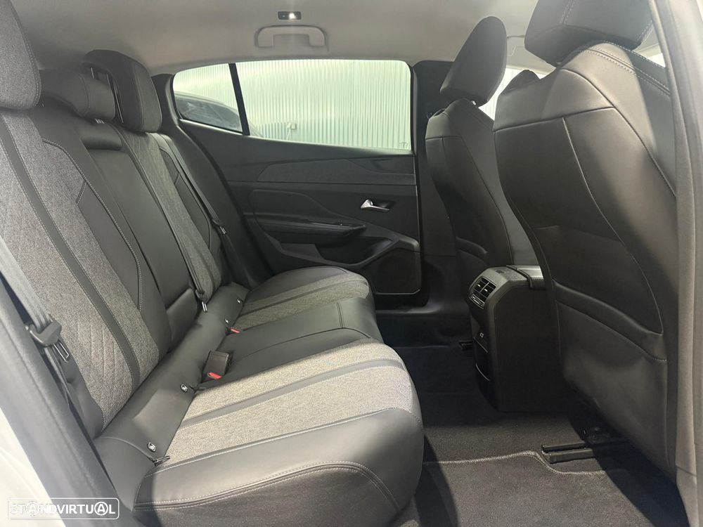 Peugeot 408 1.6 Hybrid Allure Pack e-EAT8 - 37