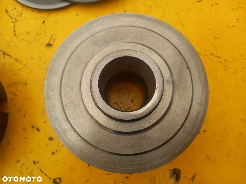 Kosz przedniego napędu Z48 przystawka Massey Ferguson 6180 - 11