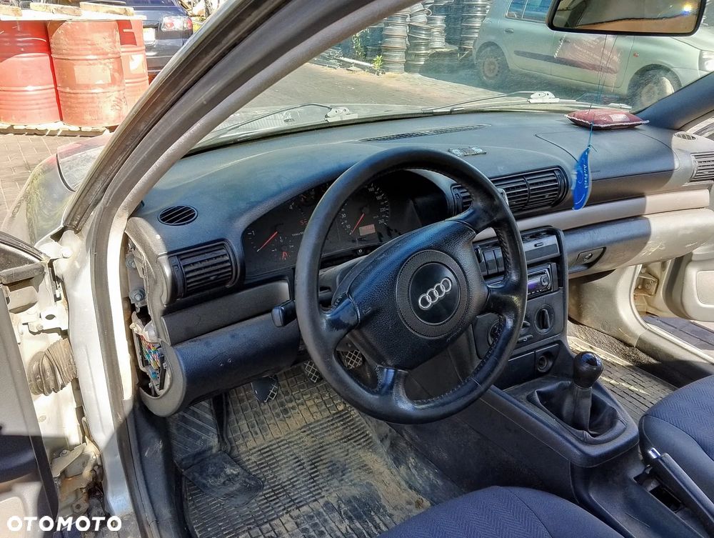 Audi A4 B5 Przed Lift (94-97.) 1.9 TDI 89KM. Silnik AHU Skrzynia DHL lakier LY7M / L5.Cały na części. GWARANCJA !!! Przód Tył Zestaw Komplet Drzwi Klapa Zderzak Błotnik Maska Grill Atrapa Szyba Pas Lampa Lusterko Boczki Fotel Kanapa Kokpit Deska Rozdzielcza Przełącznik Włącznik Sterownik Przewody Wiązka Instalacja Moduł Komputer Czujnik Listwa Pompa Alternator Wtryski Głowica Rozrusznik Kompresor Sprzęgło Dwumas Silnik Skrzynia ABS Klimatyzacji Paliwa Wspomagania Kolektor Turbina Przepustnica Zawór Chłodnica Koło Hak Belka Sanki Zawieszenie Mcpherson Półoś Amortyzator Wydech Tłumik Zacisk Most - 10