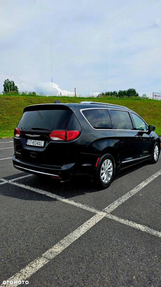 Chrysler Pacifica - 3