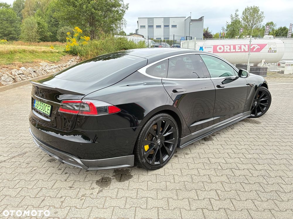 Tesla Model S - 8