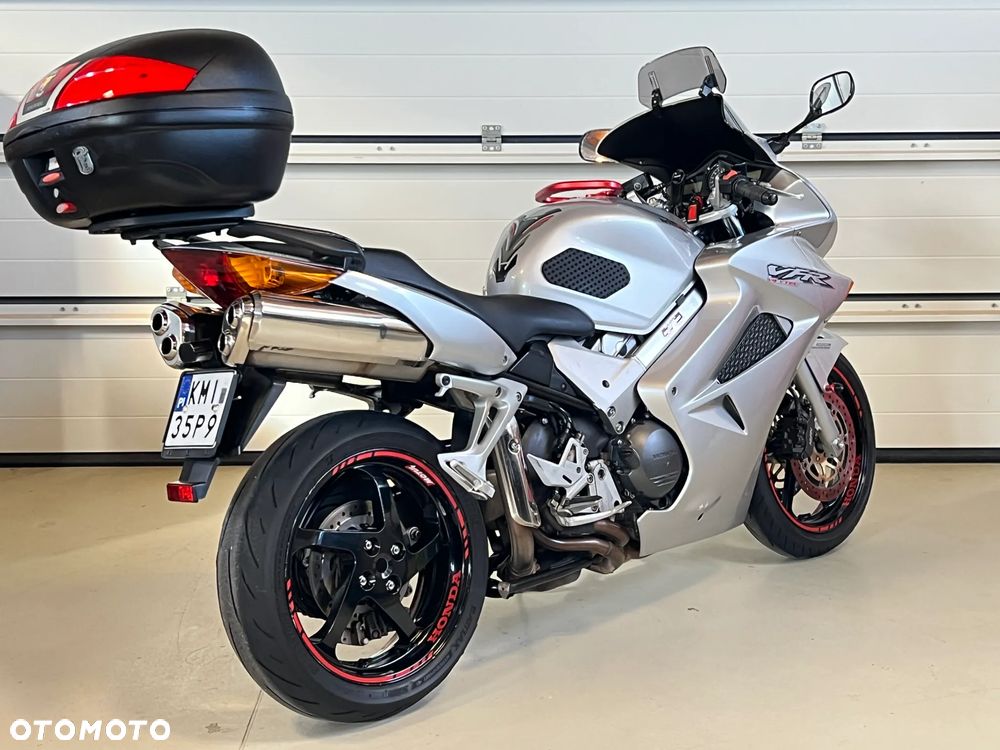 Honda VFR - 4