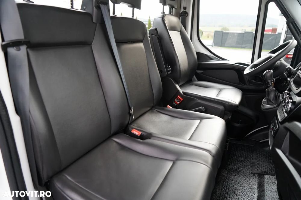 Iveco DAILY 65-170 / ȘASIU CU CABINĂ - 3,8 M / MANUALĂ / ROȚI SPATE DUBLE / 3 LOCURI / TAPIȚERIE DIN PIELE / IMPORTAT / - 32
