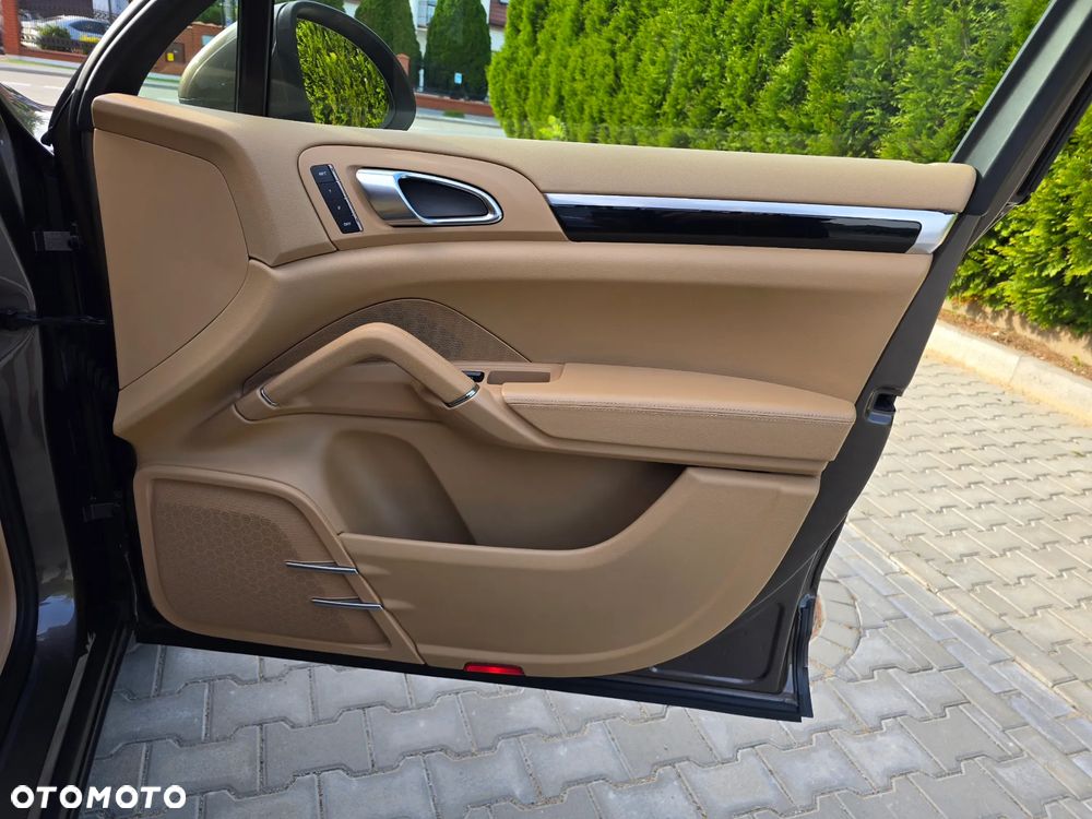 Porsche Cayenne Platinum Edition - 23