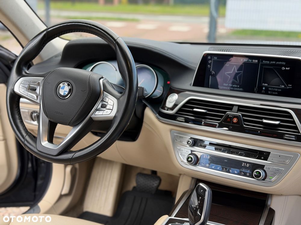 BMW Seria 7 750i xDrive - 30