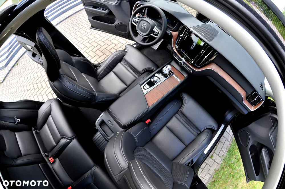Volvo XC 60 T6 AWD Plug-In Hybrid Inscription - 16