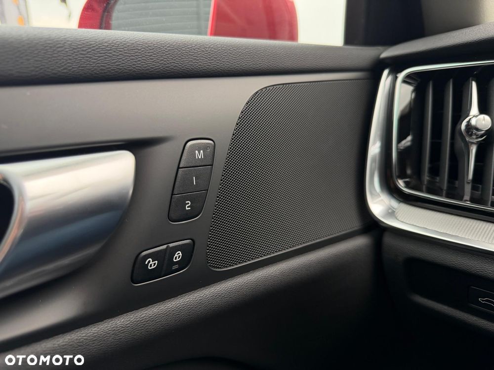 Volvo V60 Cross Country B4 D AWD Plus - 23