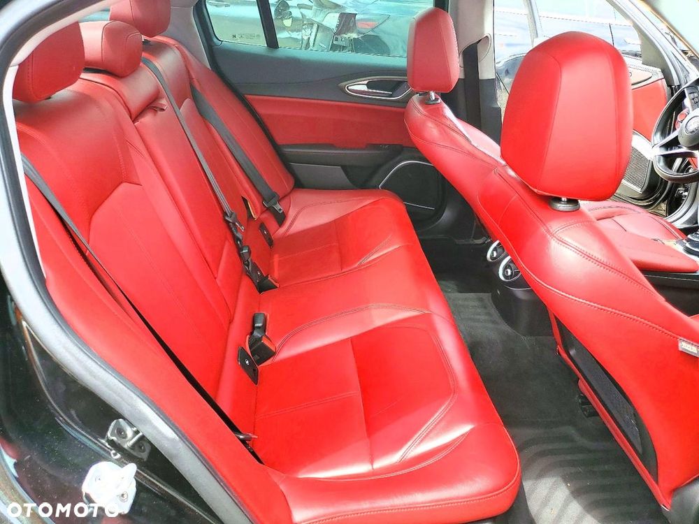 Alfa Romeo Giulia 2.0 Turbo 16V AT8-Q4 Ti - 9