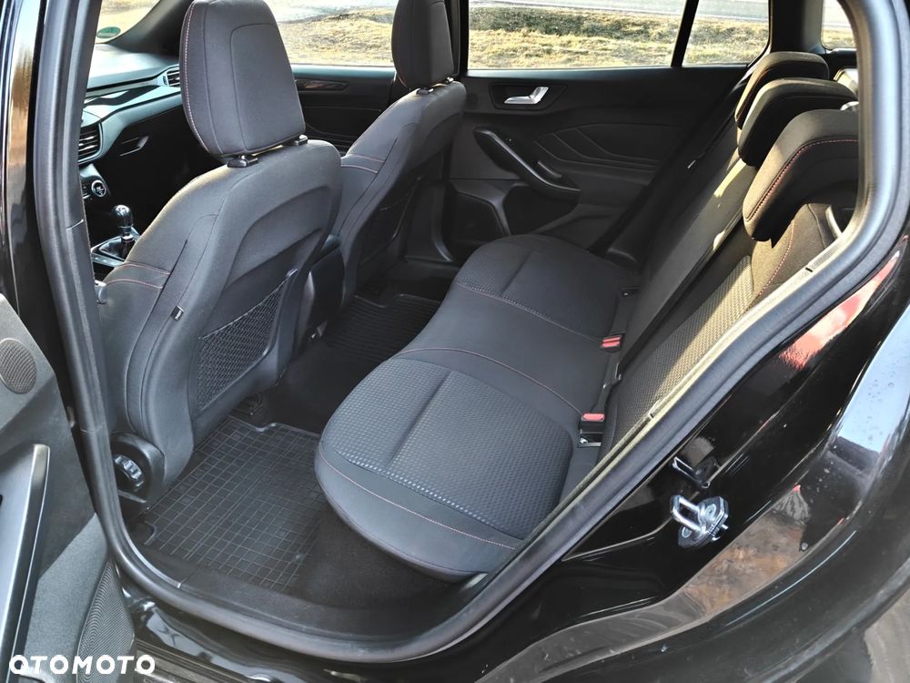 Ford Focus 1.5 EcoBlue Start-Stopp-System ST-LINE - 11
