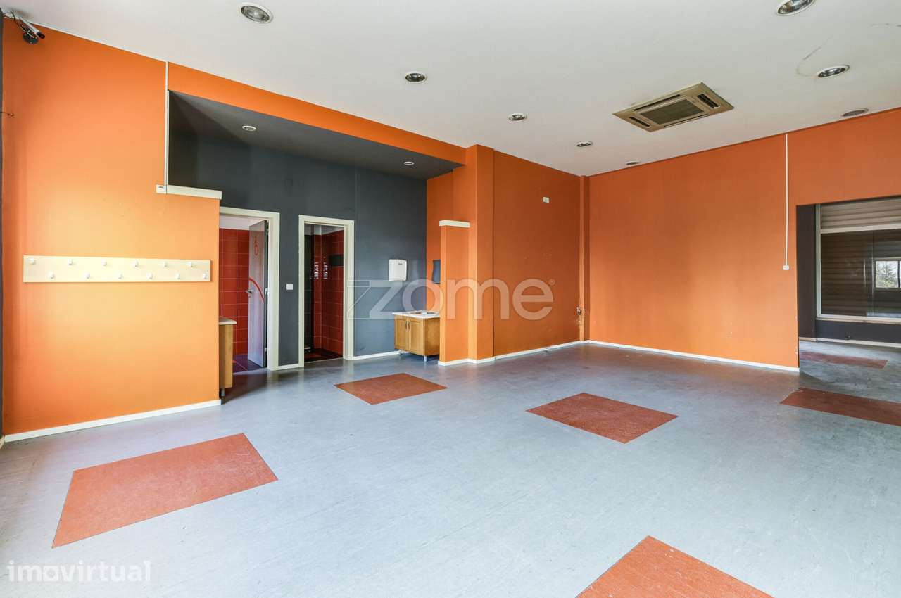 Loja com 234 m² | Dois pisos | Entrada independente | Monte Abraão - Grande imagem: 5/32