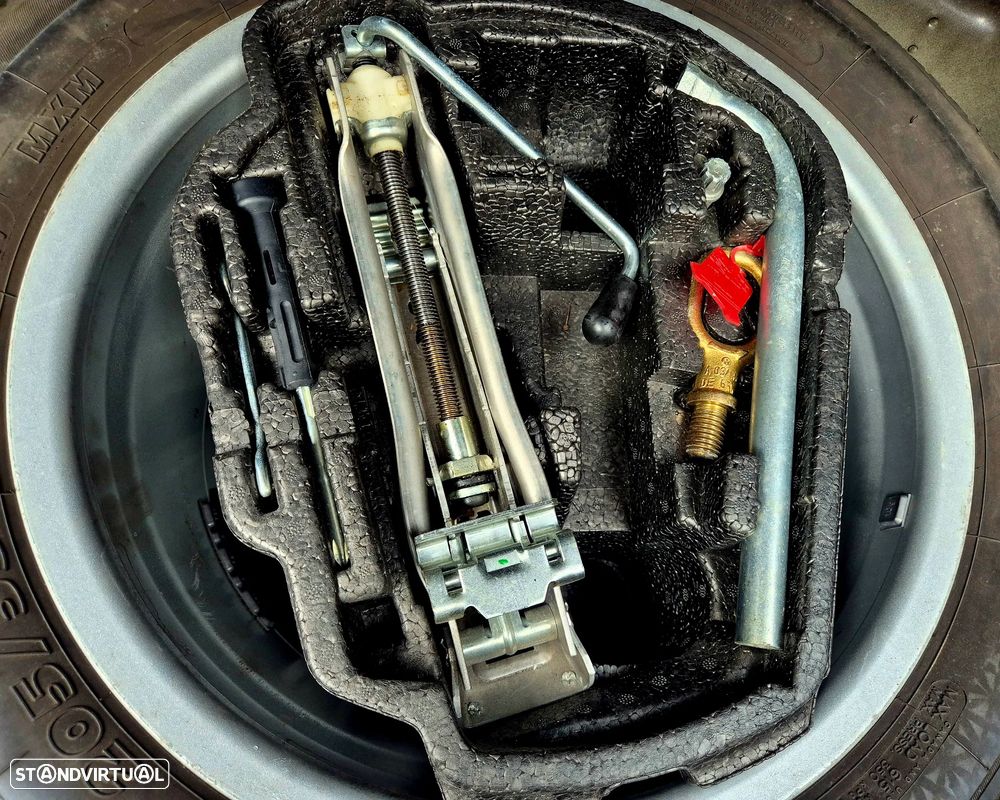 VW Golf 1.9 TDi 25 Anos - 37