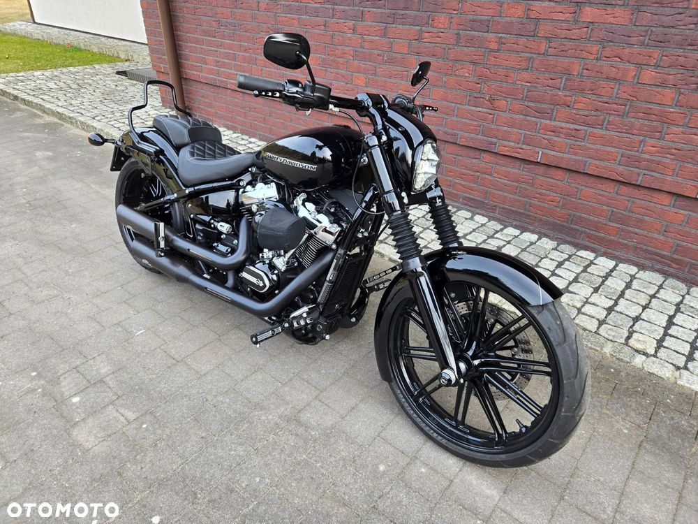 Harley-Davidson Softail Breakout - 4