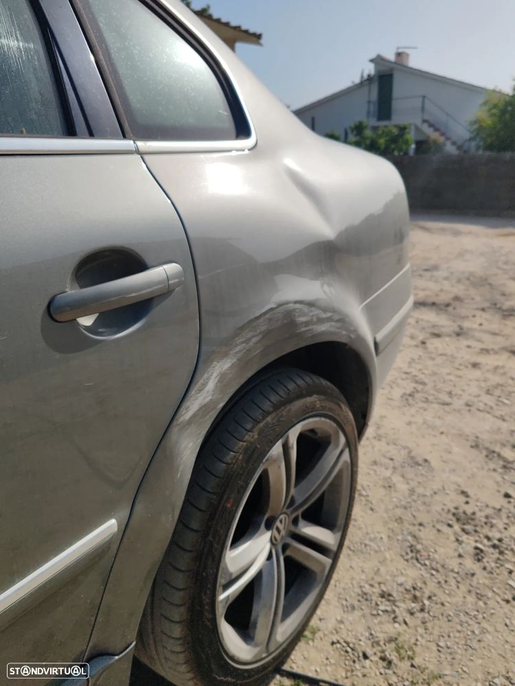 VW Passat 1.9 TDi Highline - 7