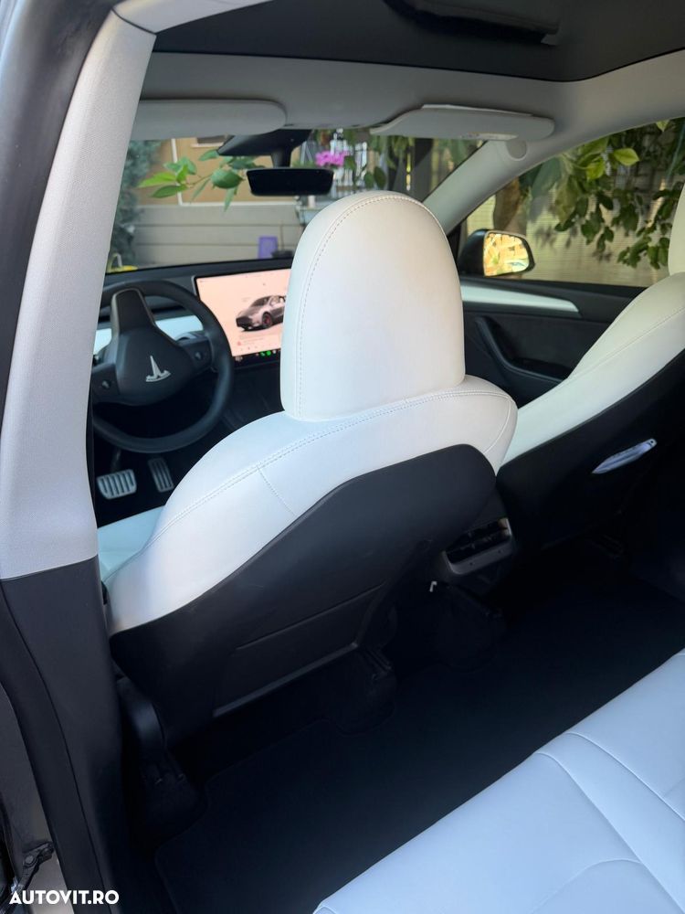 Tesla Model Y AWD Performance - 8