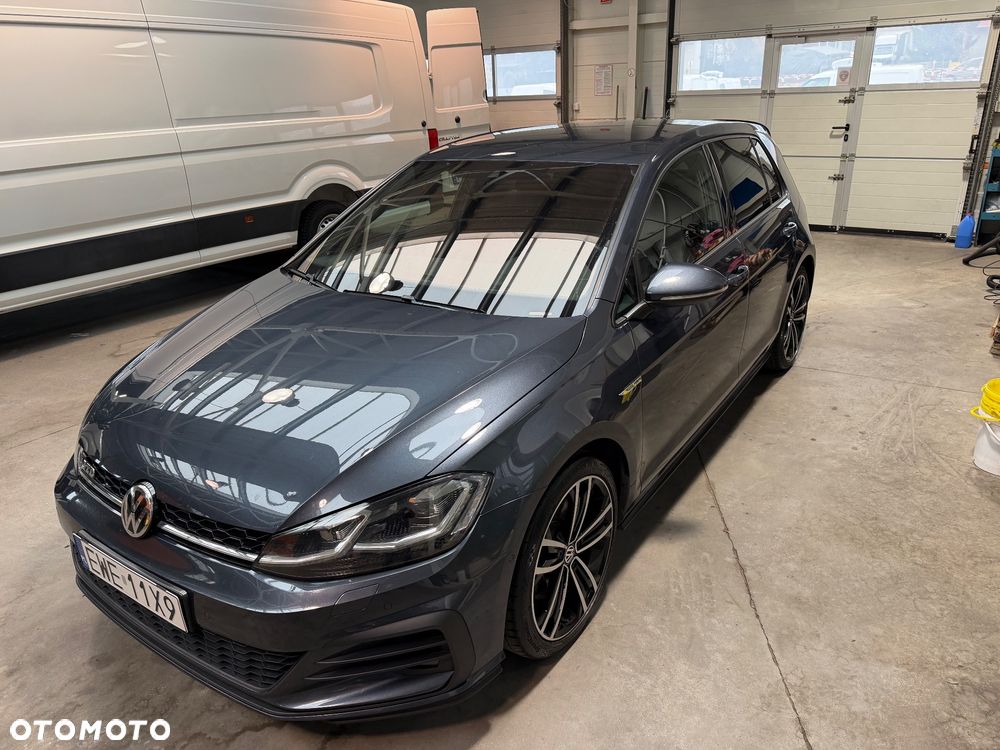 Volkswagen Golf - 2