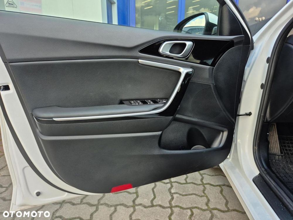Kia Ceed - 10