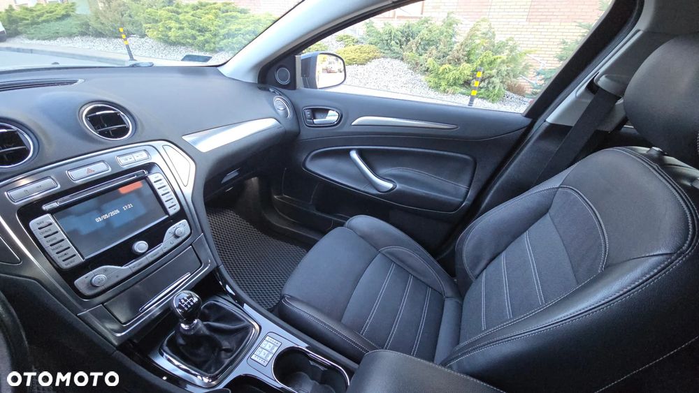 Ford Mondeo 2.5 Titanium - 17