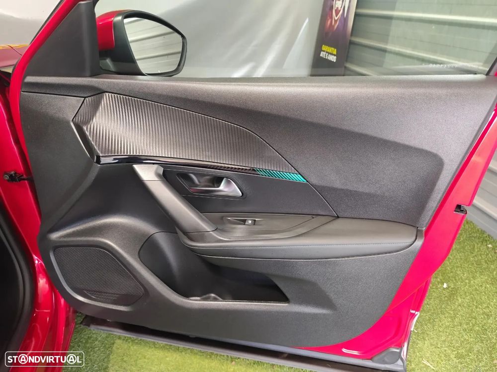 Peugeot 2008 1.2 PureTech Allure Pack - 32