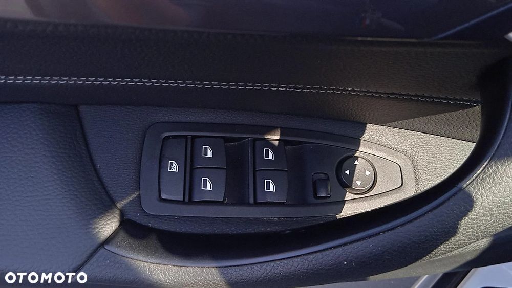 BMW X1 sDrive18d xLine - 24