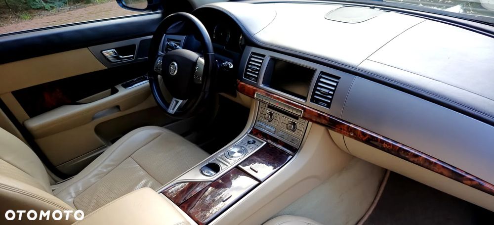 Jaguar XF 3.0 V6 D Luxury - 14