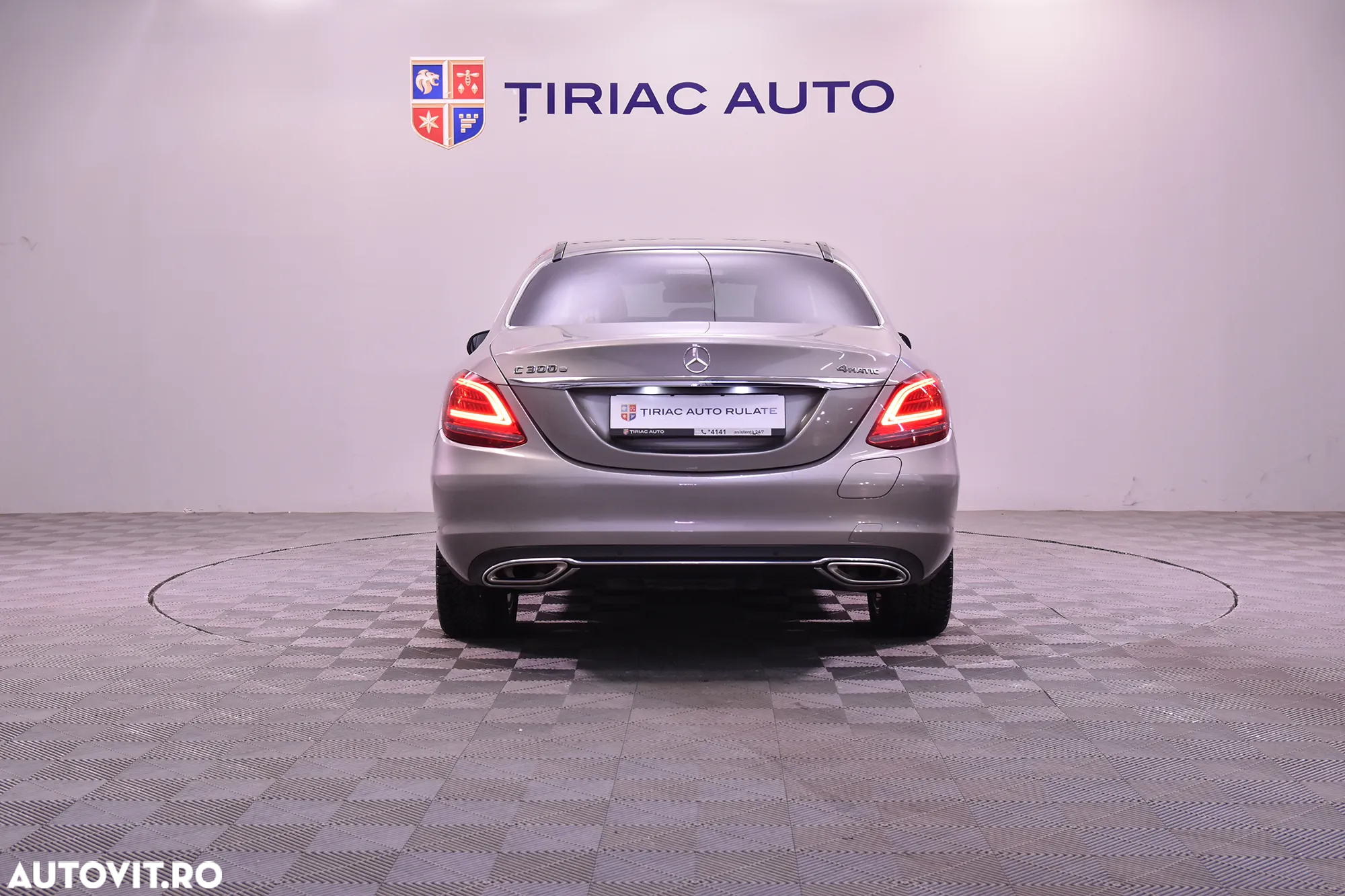 Mercedes-Benz C 300 e 4MATIC Aut. - 4