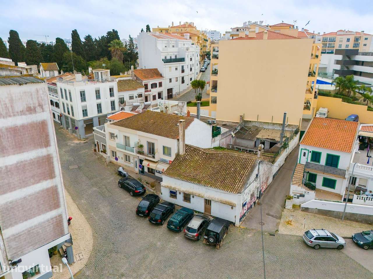 MORADIA COM QUINTAL NO CENTRO DE LAGOS COM POSSIBILIDADE DE CONSTRUÇÃO - Grande imagem: 3/6