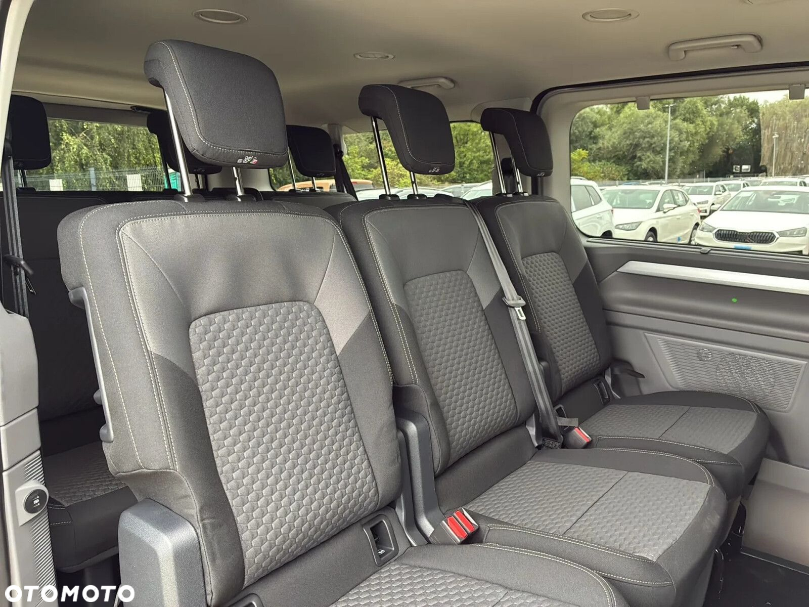 Volkswagen Caravelle - 15