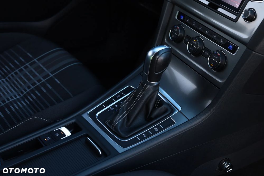 Volkswagen Golf 1.6 TDI BlueMotion Technology DSG Lounge - 22