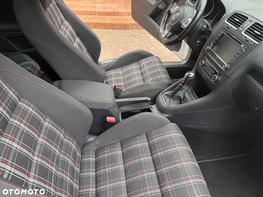 Volkswagen Golf 2.0 GTI adidas - 27