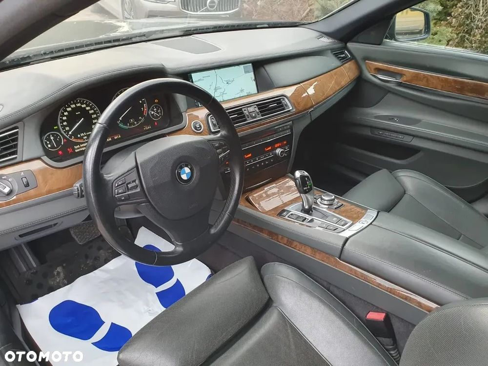 BMW Seria 7 750i xDrive - 13
