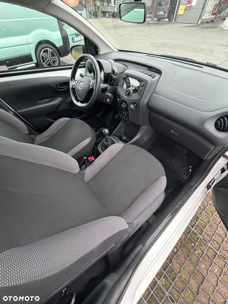 Toyota Aygo x - 17