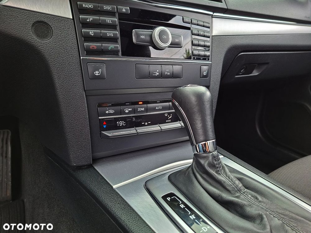 Mercedes-Benz Klasa E 200 CGI BlueEFFICIENCY Automatik Avantgarde - 23