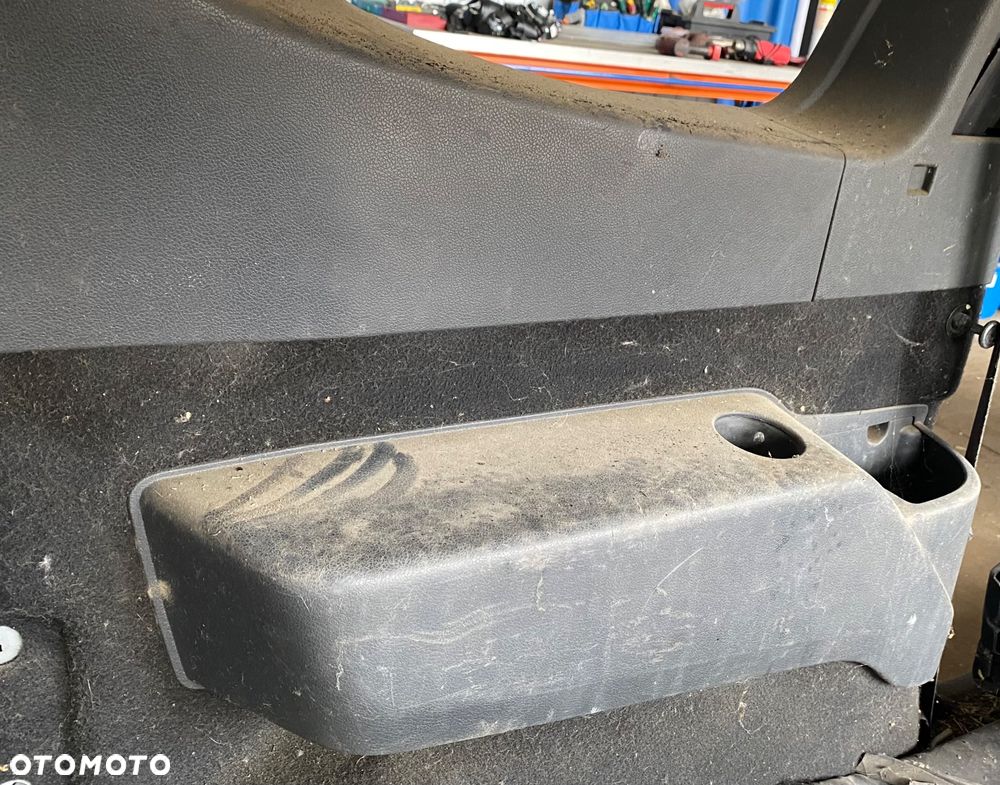 DACIA LODGY TAPICERKA BOCZEK PÓŁKA BAGAŻNIKA  PODSTAWKA NA NAPÓJ TRZECI RZĄD 7 osób wersja siedmio osobowa lewa tylna lewy tył lewa strona - 7