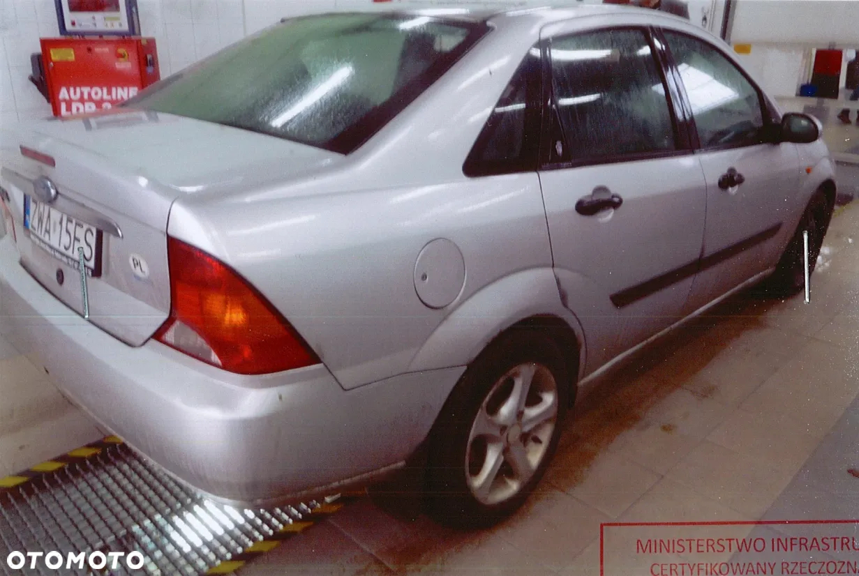 Ford Focus 2.0 Ghia - 4